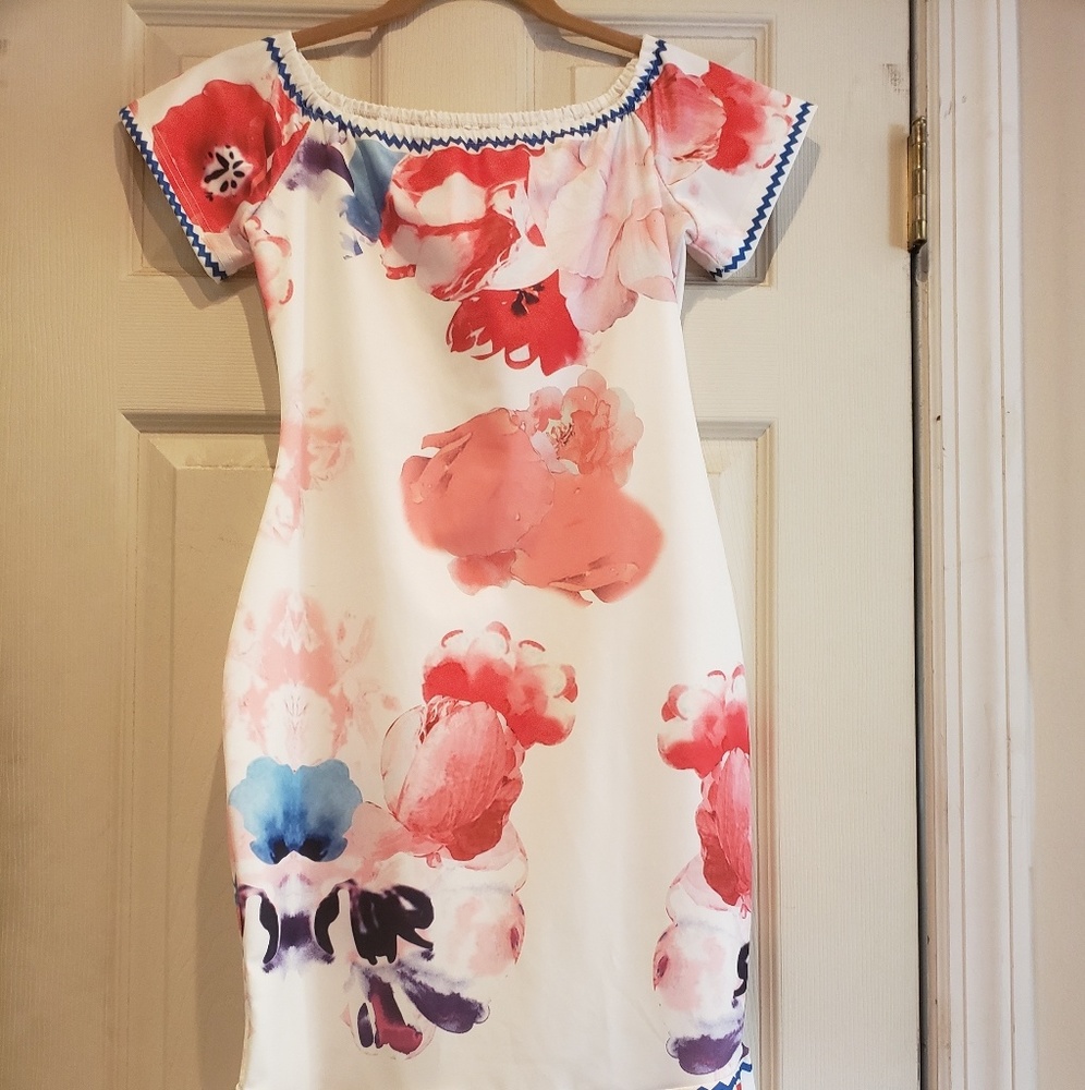 Floral Form Fitting Cocktail Dress